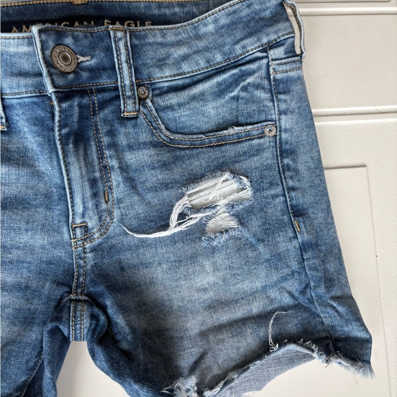 American Eagle Women’s Distressed Denim Shorts Size 4 - Picture 3 of 7